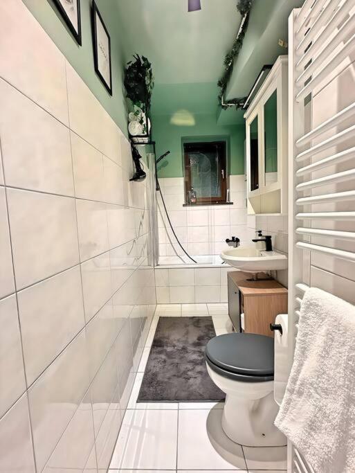 Urban & Chic: 2Bdr, Parkplatz Apartment Witten Ngoại thất bức ảnh
